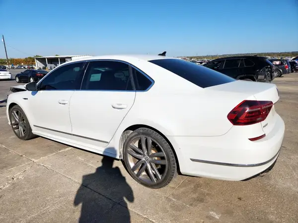 1VWDT7A30HC061799 2017 VOLKSWAGEN PASSAT - Image 2