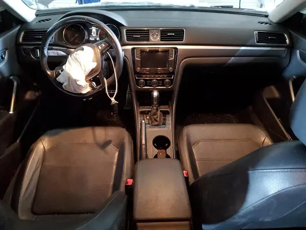 1VWDT7A30HC062600 2017 VOLKSWAGEN PASSAT - Image 8