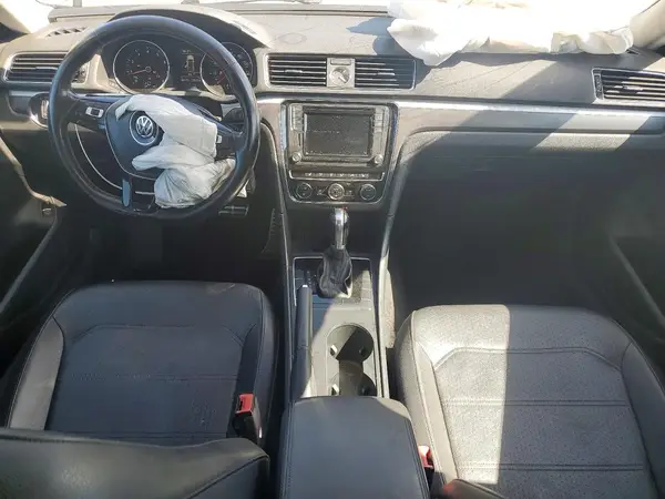 1VWDT7A30HC063438 2017 VOLKSWAGEN PASSAT - Image 8