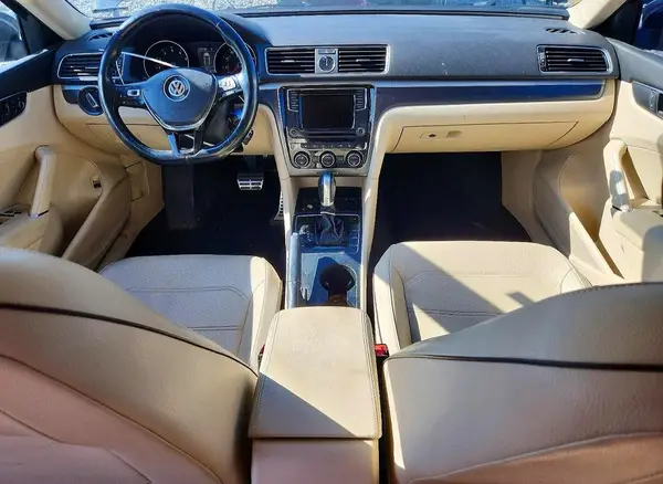 1VWDT7A30HC068400 2017 VOLKSWAGEN PASSAT - Image 8