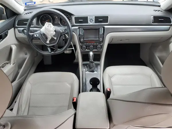 1VWDT7A30HC068574 2017 VOLKSWAGEN PASSAT - Image 8