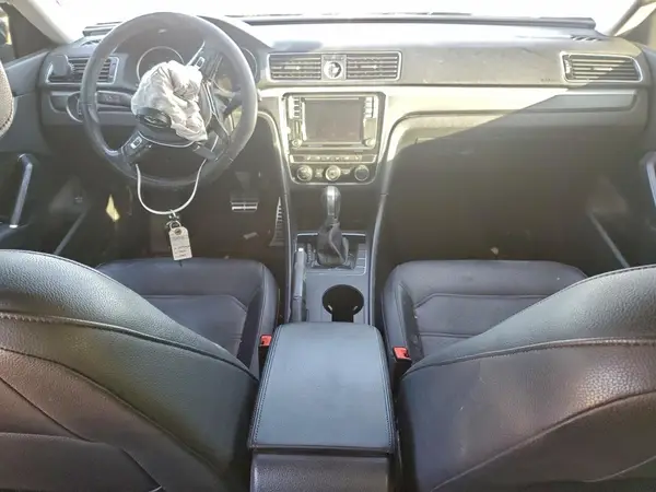 1VWDT7A30HC070227 2017 VOLKSWAGEN PASSAT - Image 8