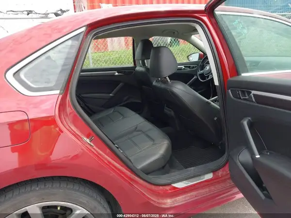 1VWDT7A30HC070454 2017 VOLKSWAGEN PASSAT - Image 8