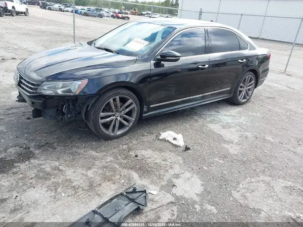 1VWDT7A30HC071569 2017 VOLKSWAGEN PASSAT - Image 2