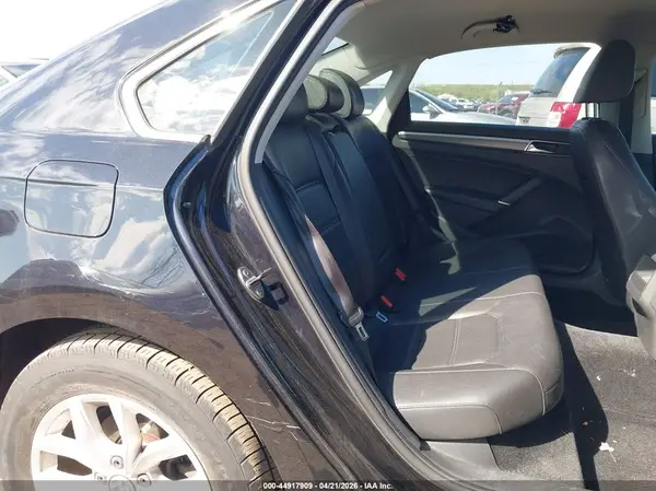 1VWDT7A30HC081003 2017 VOLKSWAGEN PASSAT - Image 8