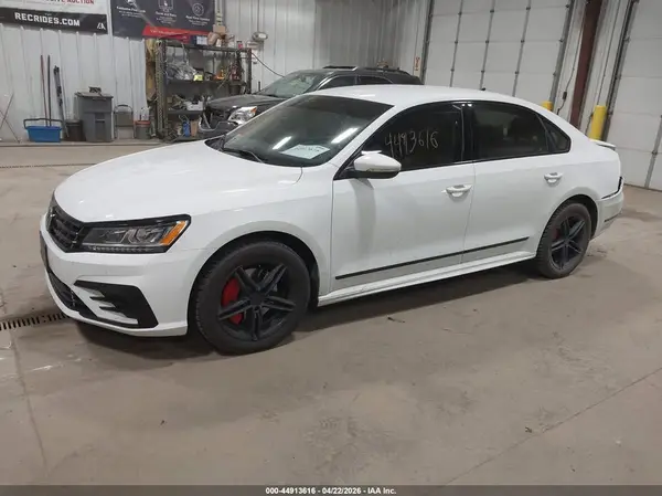 1VWDT7A30HC082006 2017 VOLKSWAGEN PASSAT - Image 2
