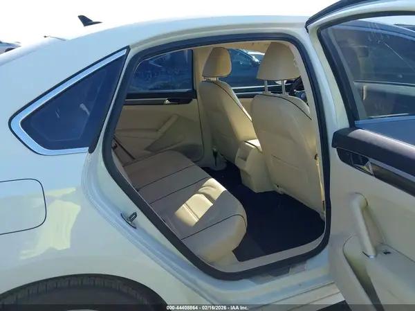 1VWDT7A31HC000509 2017 VOLKSWAGEN PASSAT - Image 8