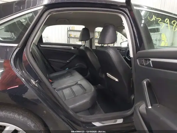 1VWDT7A31HC009727 2017 VOLKSWAGEN PASSAT - Image 8