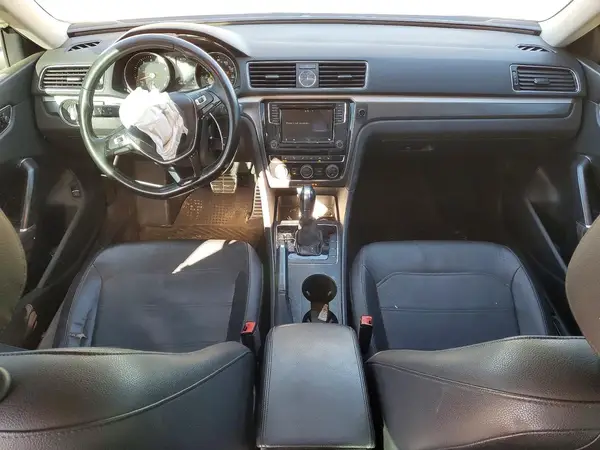 1VWDT7A31HC015687 2017 VOLKSWAGEN PASSAT - Image 8