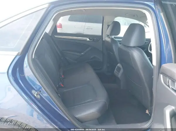 1VWDT7A31HC018007 2017 VOLKSWAGEN PASSAT - Image 8