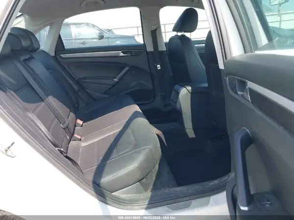 1VWDT7A31HC022087 2017 VOLKSWAGEN PASSAT - Image 8