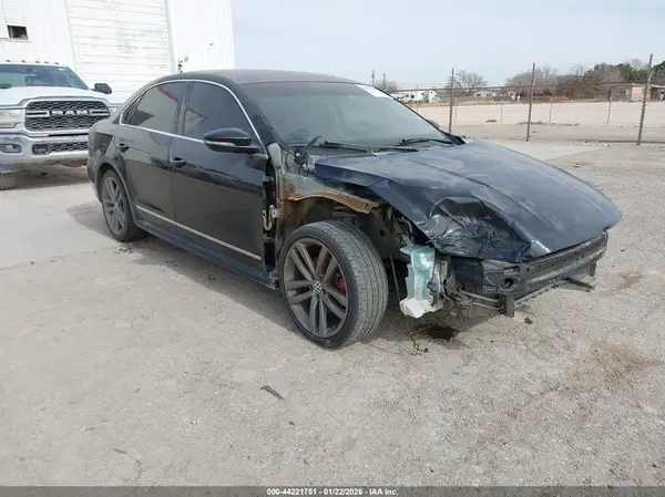 1VWDT7A31HC028634 2017 VOLKSWAGEN PASSAT - Image 1