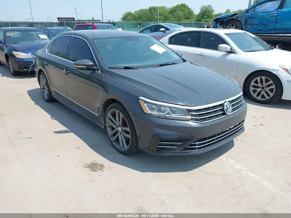 1VWDT7A31HC036894 2017 VOLKSWAGEN PASSAT - Image 1