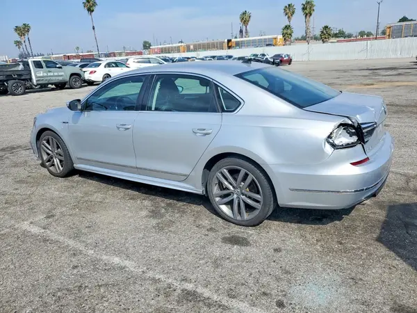 1VWDT7A31HC040301 2017 VOLKSWAGEN PASSAT - Image 2