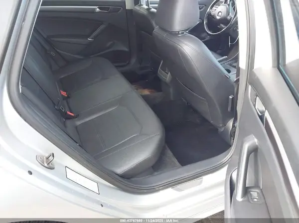 1VWDT7A31HC046907 2017 VOLKSWAGEN PASSAT - Image 8