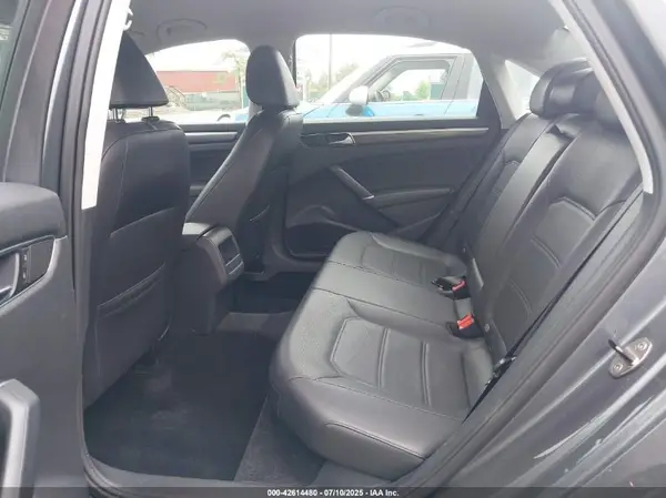 1VWDT7A31HC054764 2017 VOLKSWAGEN PASSAT - Image 8