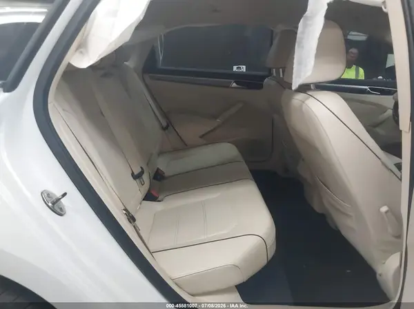 1VWDT7A31HC065019 2017 VOLKSWAGEN PASSAT - Image 8