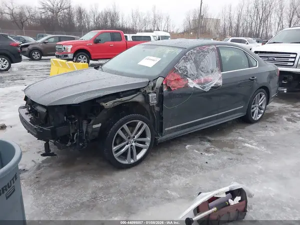 1VWDT7A31HC070480 2017 VOLKSWAGEN PASSAT - Image 2