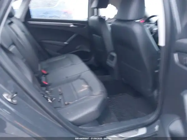1VWDT7A31HC070480 2017 VOLKSWAGEN PASSAT - Image 8