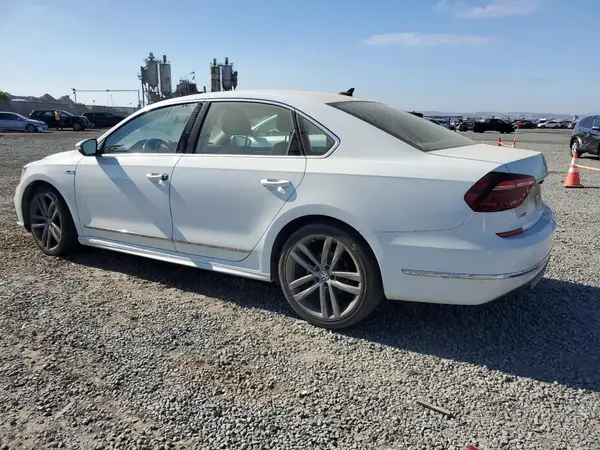 1VWDT7A31HC070561 2017 VOLKSWAGEN PASSAT - Image 2