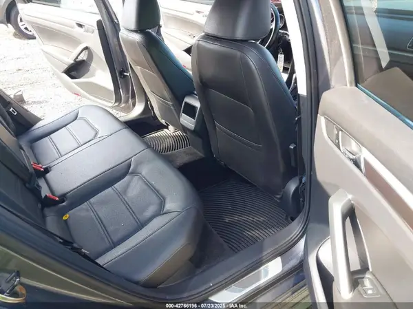 1VWDT7A31HC074951 2017 VOLKSWAGEN PASSAT - Image 8