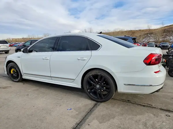 1VWDT7A31HC076182 2017 VOLKSWAGEN PASSAT - Image 2