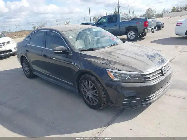 1VWDT7A31HC078353 2017 VOLKSWAGEN PASSAT - Image 1