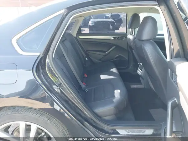 1VWDT7A31HC082161 2017 VOLKSWAGEN PASSAT - Image 8