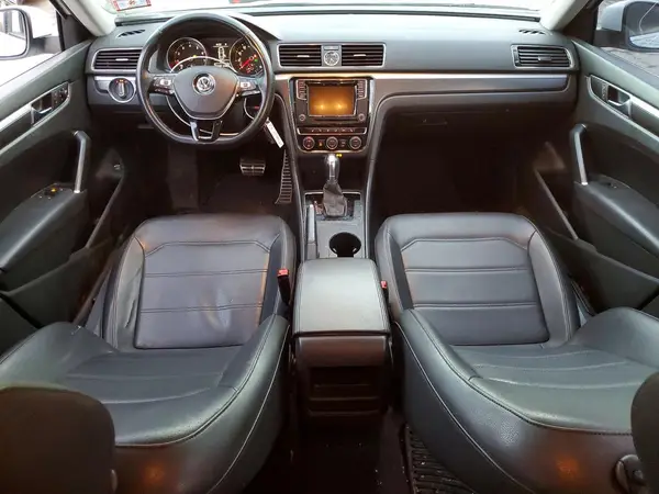 1VWDT7A32HC000552 2017 VOLKSWAGEN PASSAT - Image 8