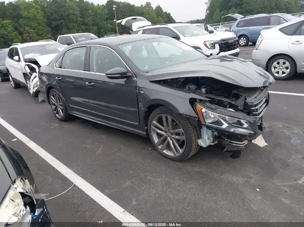 1VWDT7A32HC000826 2017 VOLKSWAGEN PASSAT - Image 1