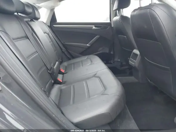 1VWDT7A32HC000826 2017 VOLKSWAGEN PASSAT - Image 8