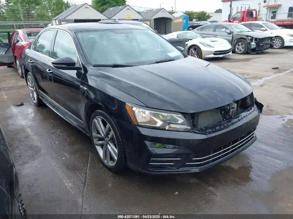 1VWDT7A32HC004021 2017 VOLKSWAGEN PASSAT - Image 1