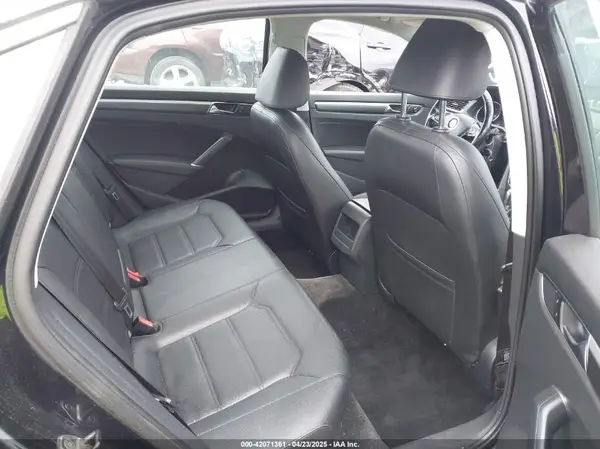 1VWDT7A32HC004021 2017 VOLKSWAGEN PASSAT - Image 8