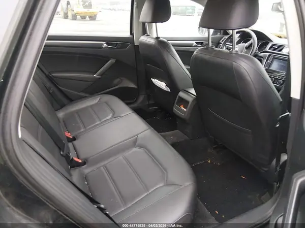 1VWDT7A32HC008120 2017 VOLKSWAGEN PASSAT - Image 8