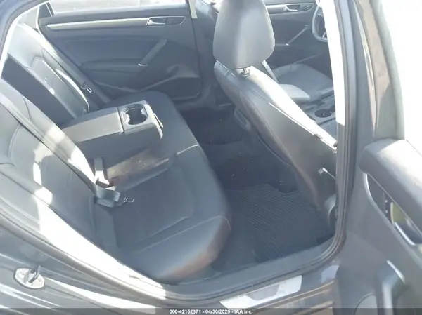 1VWDT7A32HC008327 2017 VOLKSWAGEN PASSAT - Image 8