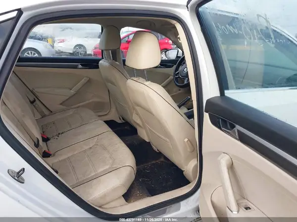 1VWDT7A32HC019618 2017 VOLKSWAGEN PASSAT - Image 8