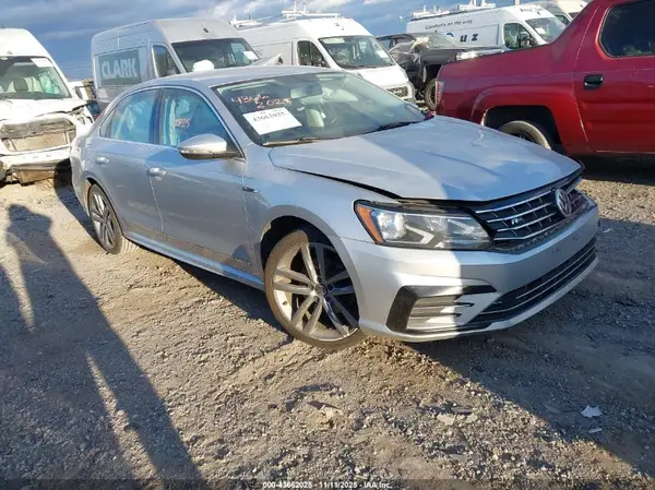 1VWDT7A32HC024950 2017 VOLKSWAGEN PASSAT - Image 1