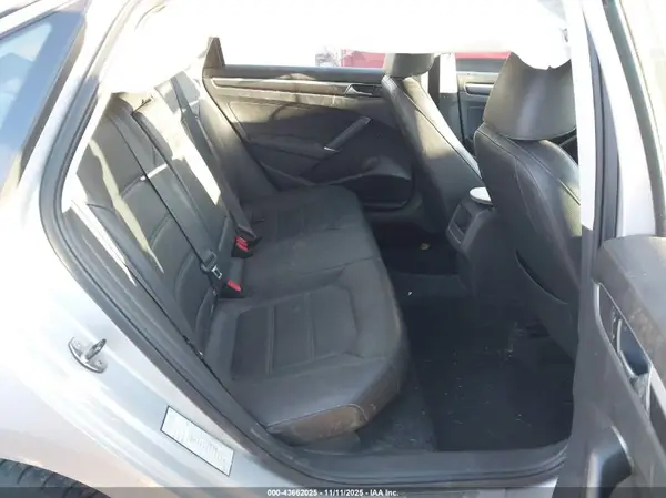 1VWDT7A32HC024950 2017 VOLKSWAGEN PASSAT - Image 8