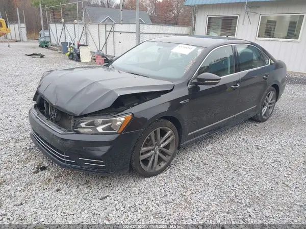1VWDT7A32HC025595 2017 VOLKSWAGEN PASSAT - Image 2