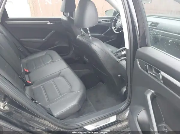1VWDT7A32HC025595 2017 VOLKSWAGEN PASSAT - Image 8