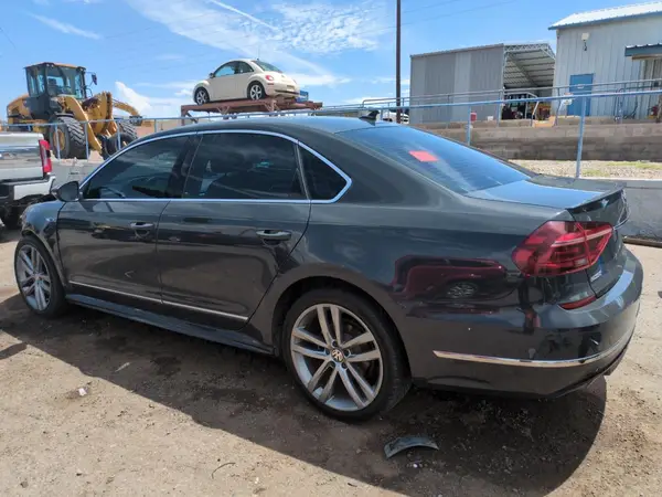 1VWDT7A32HC026455 2017 VOLKSWAGEN PASSAT - Image 2