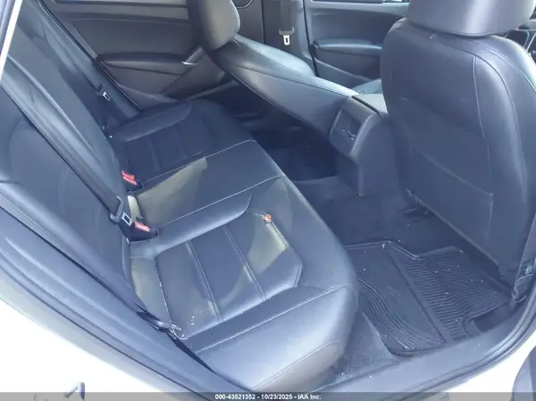 1VWDT7A32HC028562 2017 VOLKSWAGEN PASSAT - Image 8