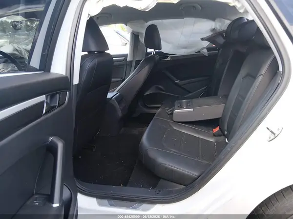 1VWDT7A32HC030697 2017 VOLKSWAGEN PASSAT - Image 8