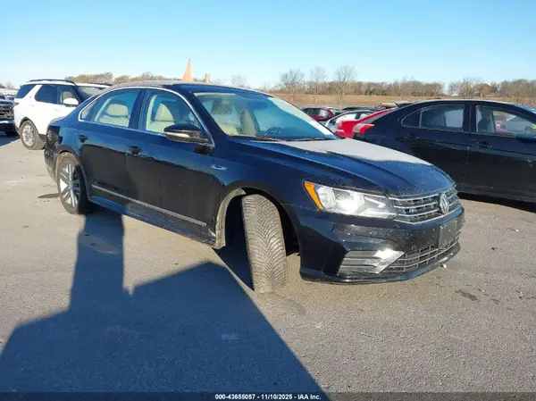 1VWDT7A32HC031090 2017 VOLKSWAGEN PASSAT - Image 1
