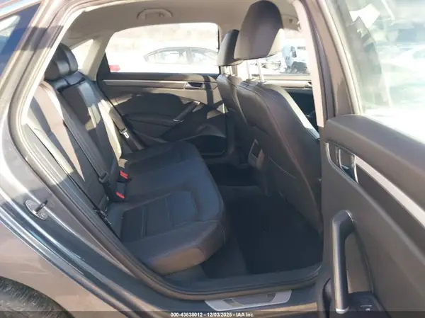 1VWDT7A32HC040761 2017 VOLKSWAGEN PASSAT - Image 8