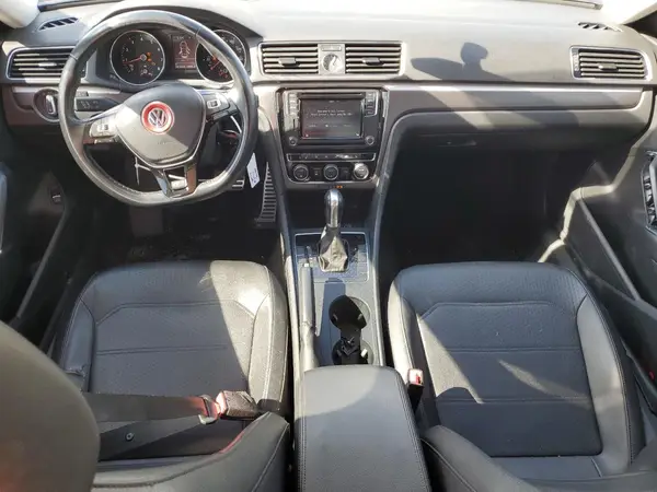 1VWDT7A32HC050089 2017 VOLKSWAGEN PASSAT - Image 8