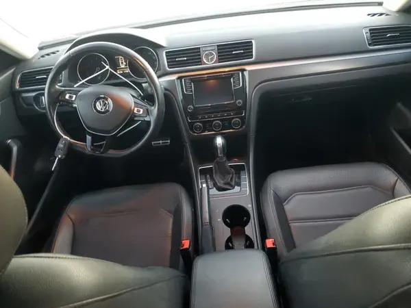 1VWDT7A32HC051730 2017 VOLKSWAGEN PASSAT - Image 8