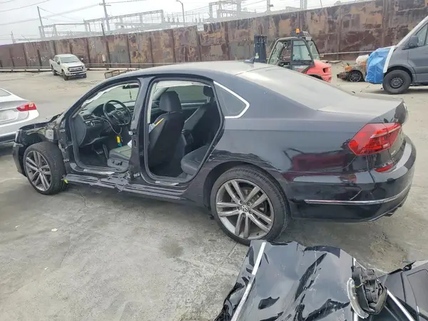 1VWDT7A32HC056121 2017 VOLKSWAGEN PASSAT - Image 2