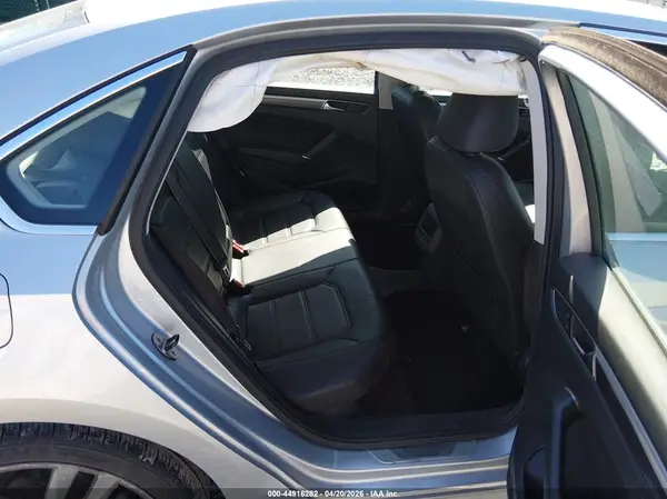 1VWDT7A32HC058340 2017 VOLKSWAGEN PASSAT - Image 8