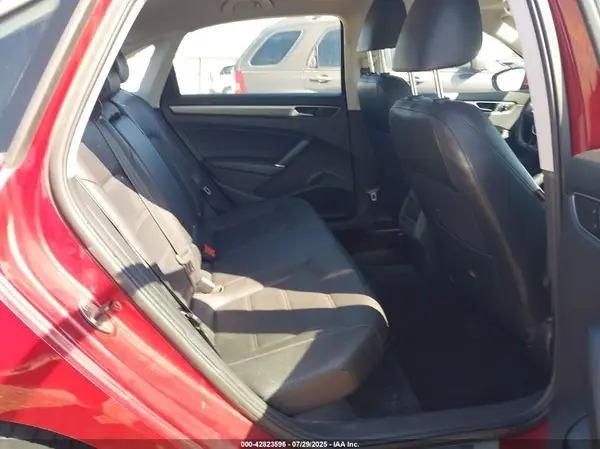 1VWDT7A32HC060072 2017 VOLKSWAGEN PASSAT - Image 8